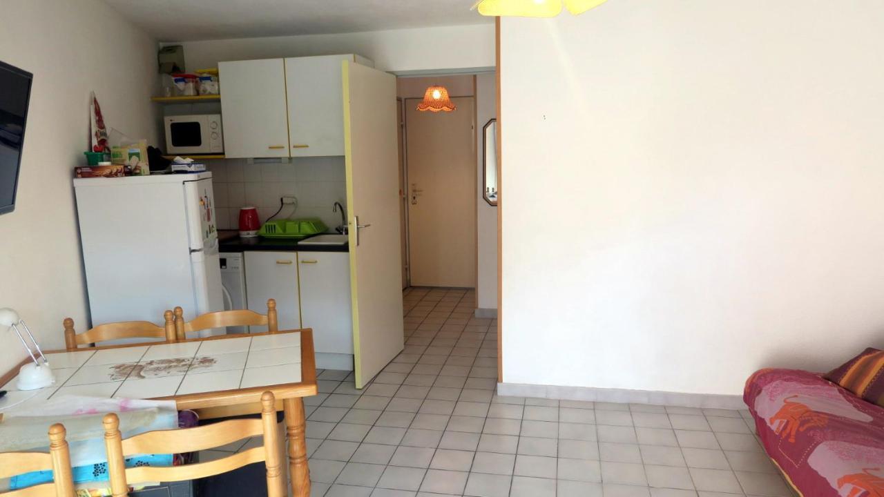 Agréable appartement en rez-de-jardin à deux pas des plages Le Grau-du-Roi Esterno foto