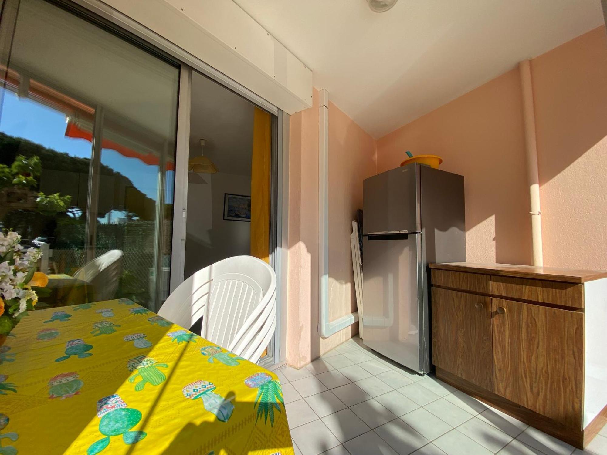Agréable appartement en rez-de-jardin à deux pas des plages Le Grau-du-Roi Esterno foto